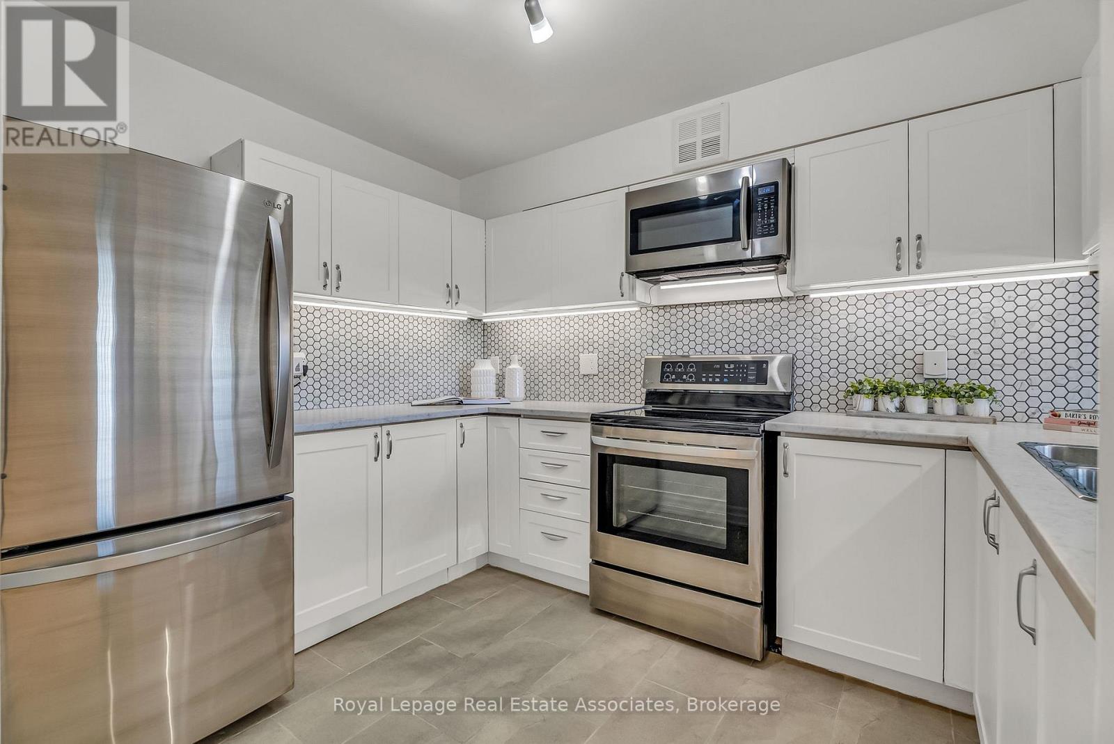 1907 - 234 Albion Road, Toronto, Ontario  M9W 6A5 - Photo 12 - W12875828