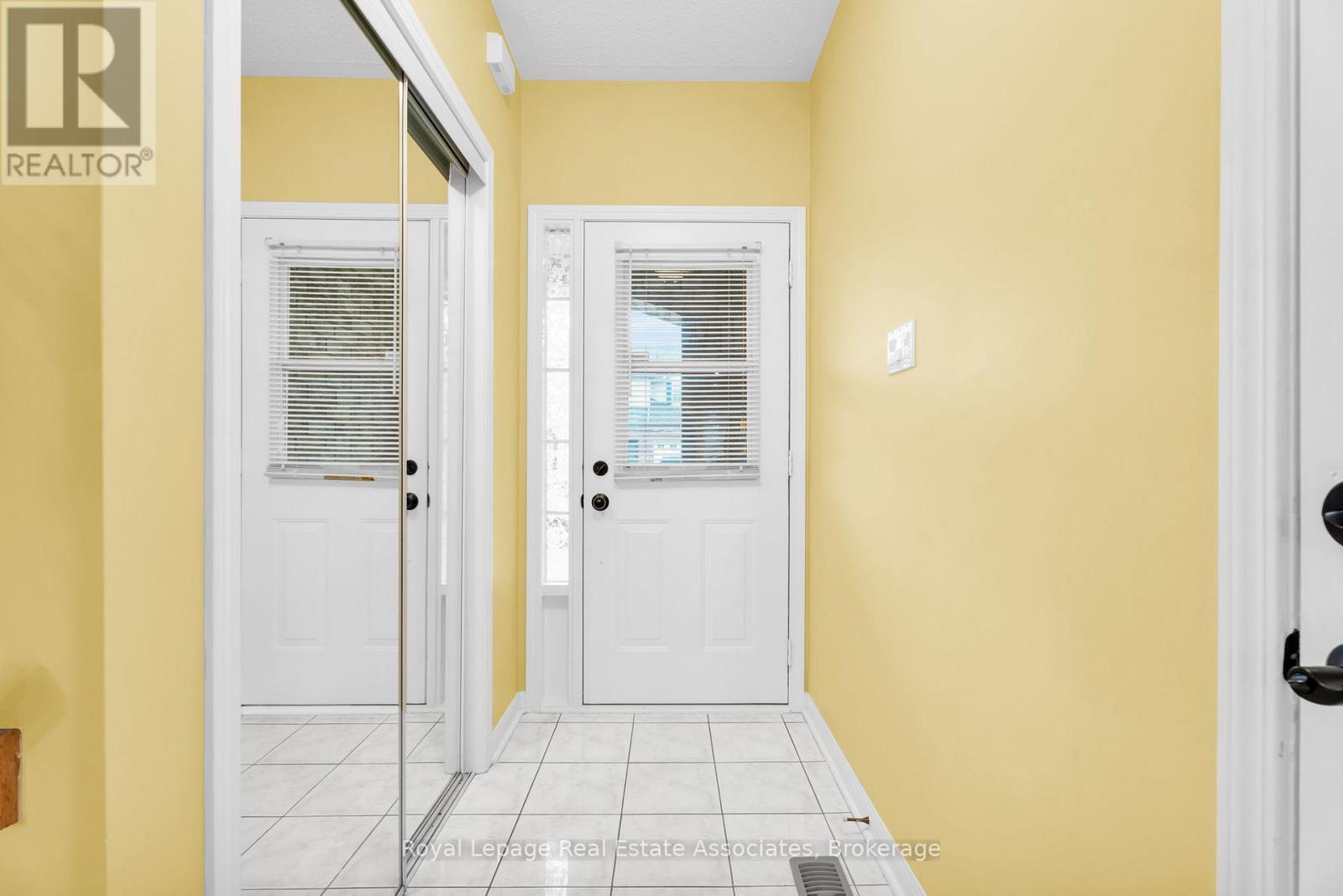 900 Mckay Crescent, Milton, Ontario  L9T 6L4 - Photo 4 - W12875832