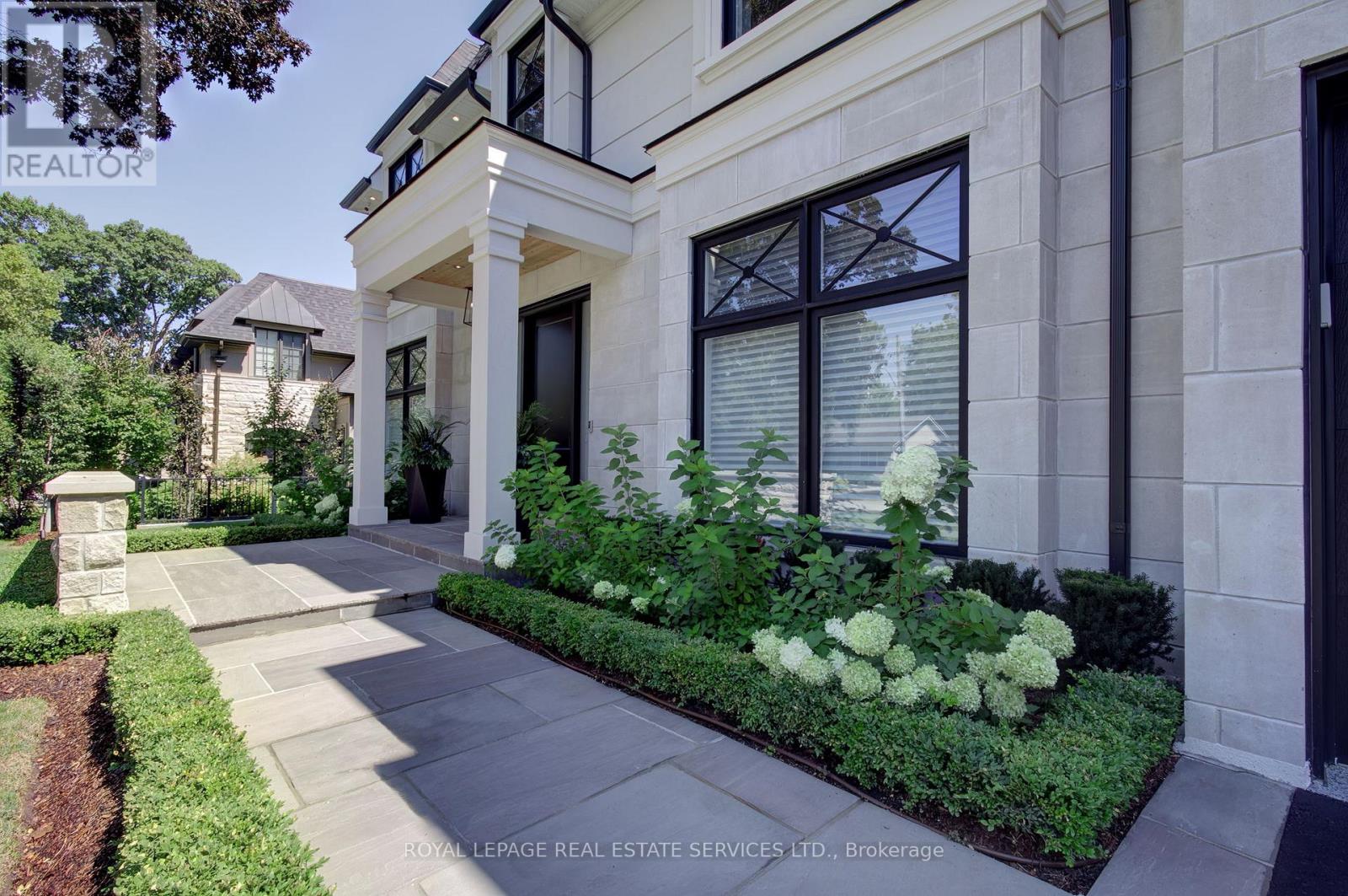 1504 Warren Drive, Oakville, Ontario  L6J 1W8 - Photo 2 - W12875834