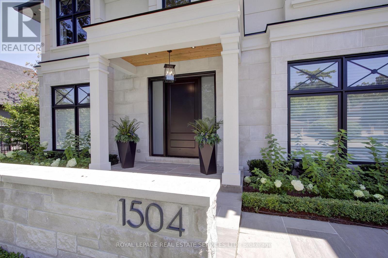 1504 Warren Drive, Oakville, Ontario  L6J 1W8 - Photo 3 - W12875834