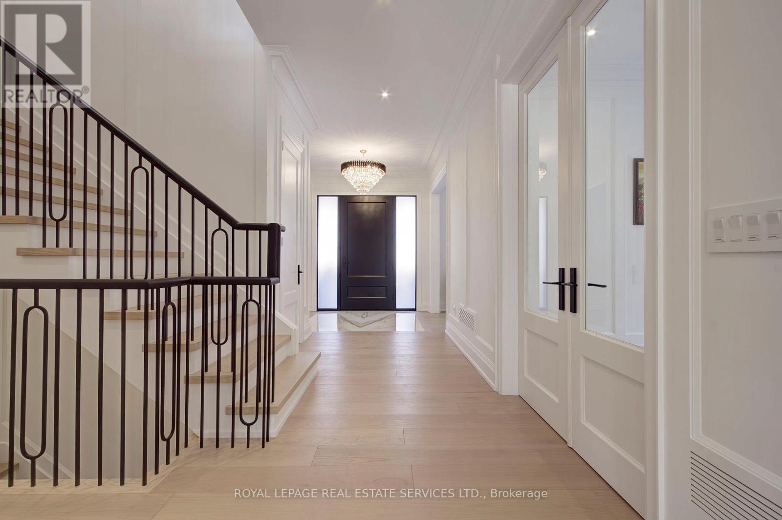 1504 Warren Drive, Oakville, Ontario  L6J 1W8 - Photo 4 - W12875834