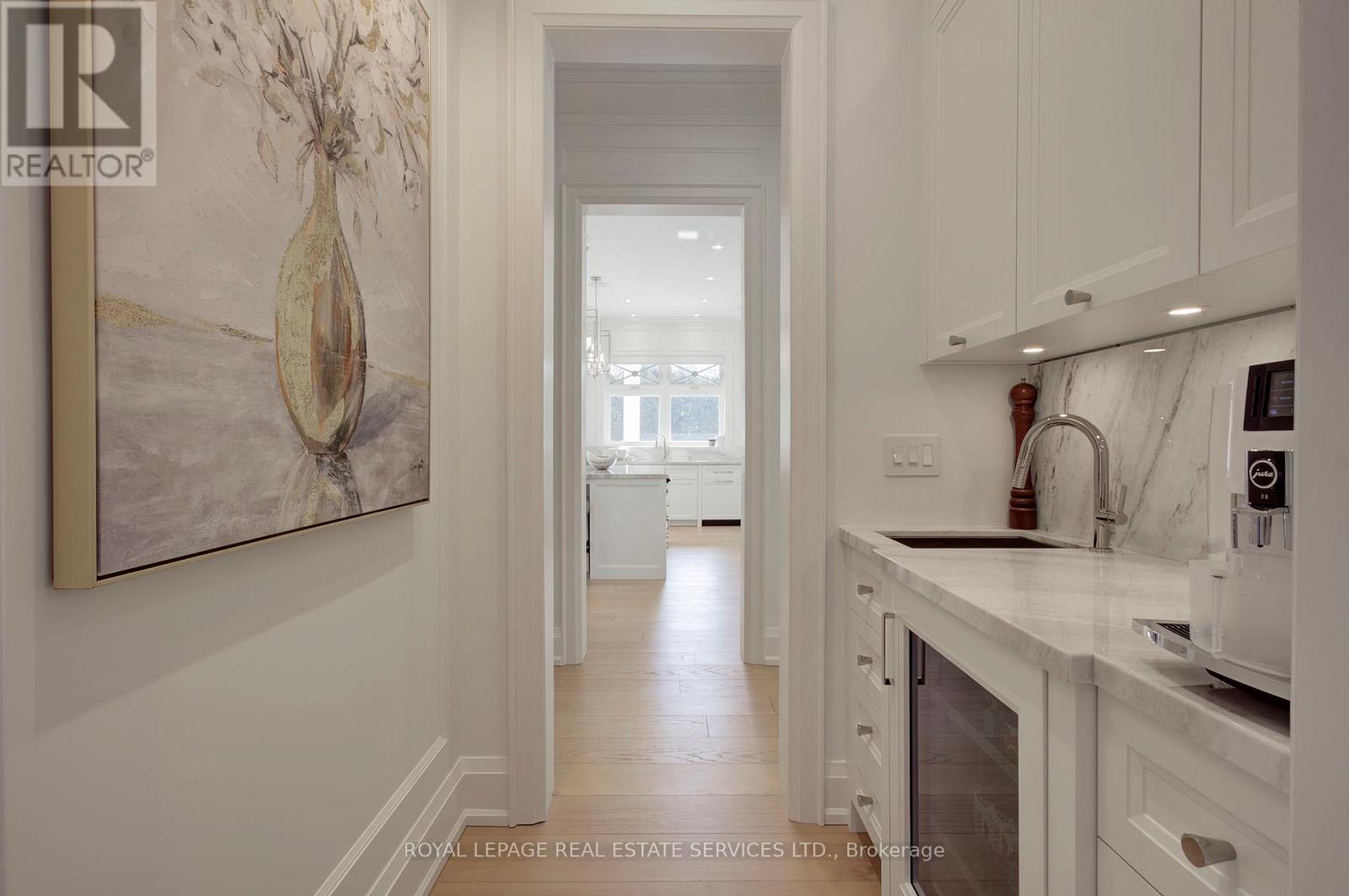 1504 Warren Drive, Oakville, Ontario  L6J 1W8 - Photo 9 - W12875834