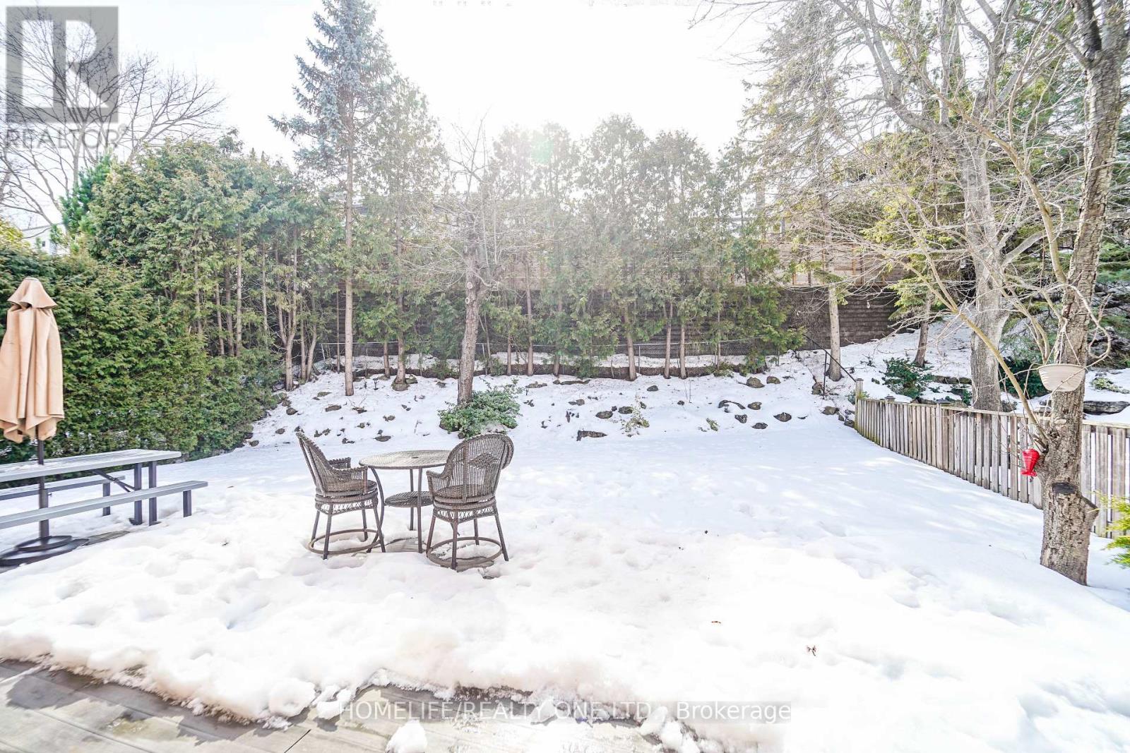 31 Bearwood Drive, Toronto, Ontario  M9A 4G5 - Photo 7 - W12875850