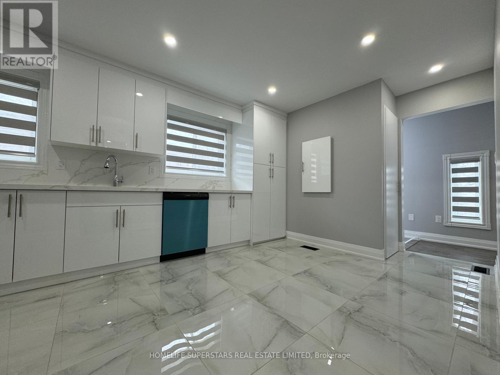 47 Jade Crescent N, Brampton, Ontario  L6S 3G9 - Photo 3 - W12875926