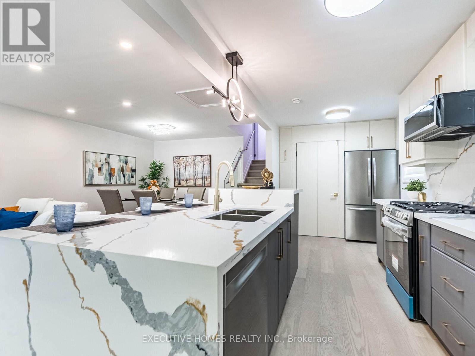 2685 Windjammer (Main) Road, Mississauga, Ontario  L5L 1T3 - Photo 2 - W12875932