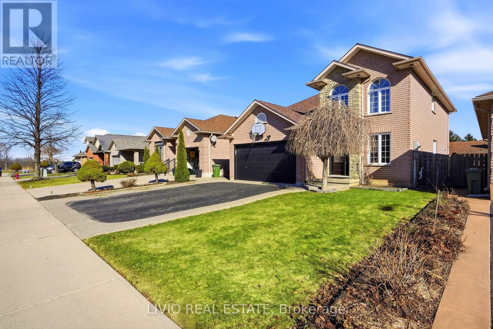 19 Konstantine Court, Hamilton, Ontario  L9B 2T3 - Photo 3 - X12875838