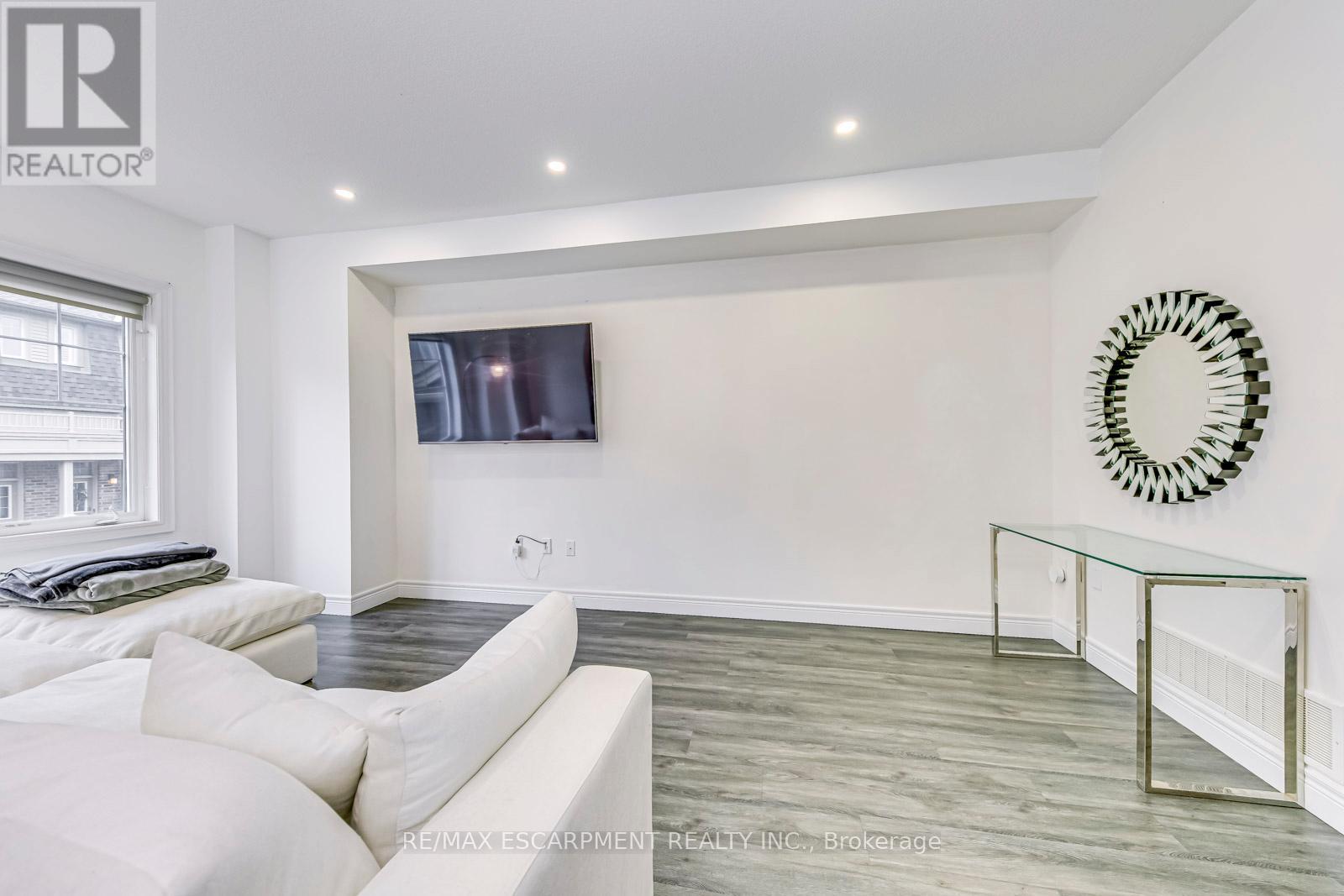 28 Barley Lane, Hamilton (Ancaster), Ontario  L9G 3K9 - Photo 4 - X12875884