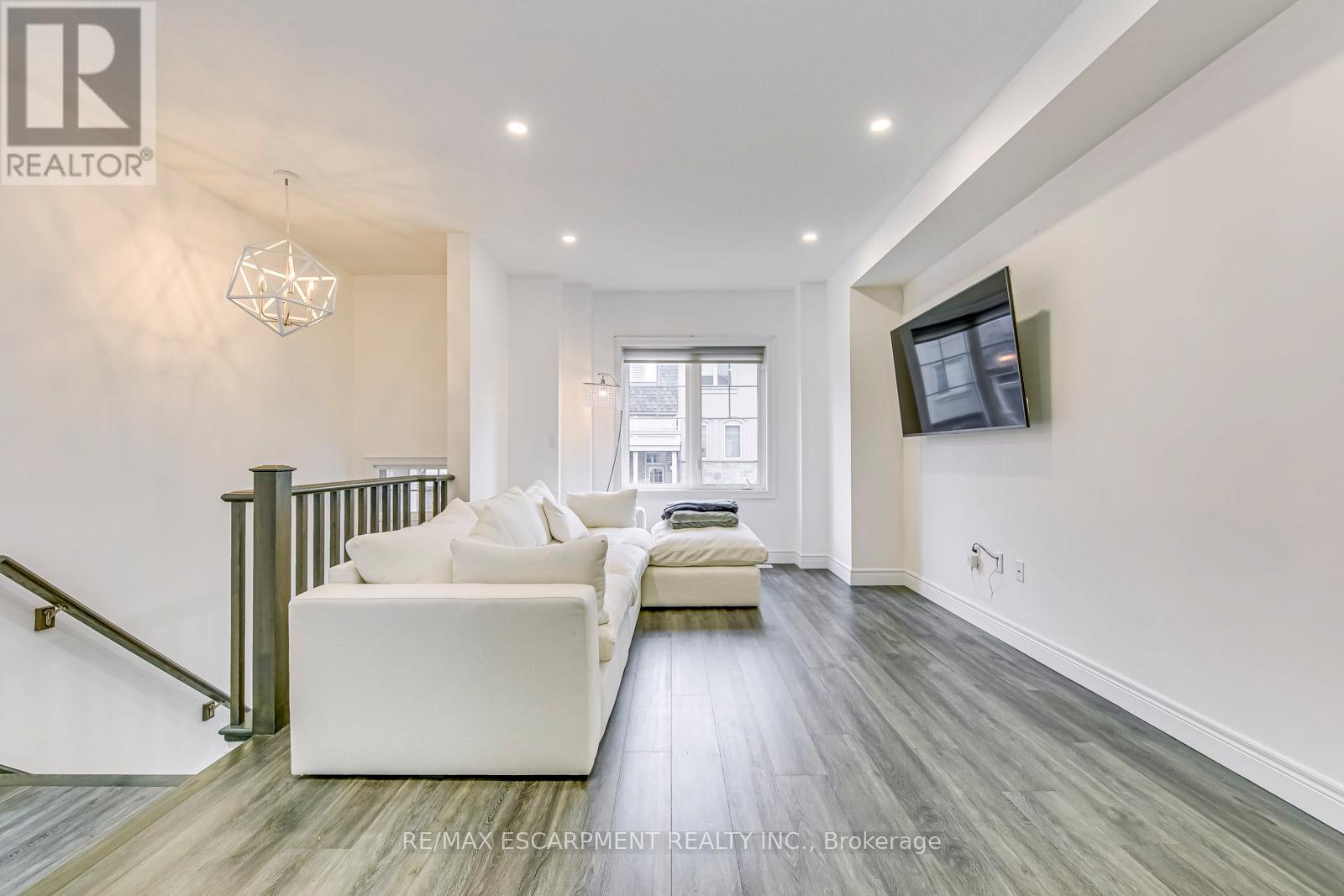 28 Barley Lane, Hamilton (Ancaster), Ontario  L9G 3K9 - Photo 5 - X12875884