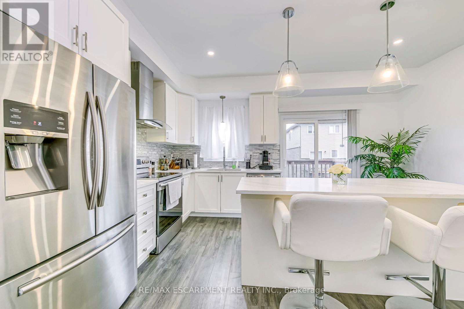 28 Barley Lane, Hamilton (Ancaster), Ontario  L9G 3K9 - Photo 8 - X12875884