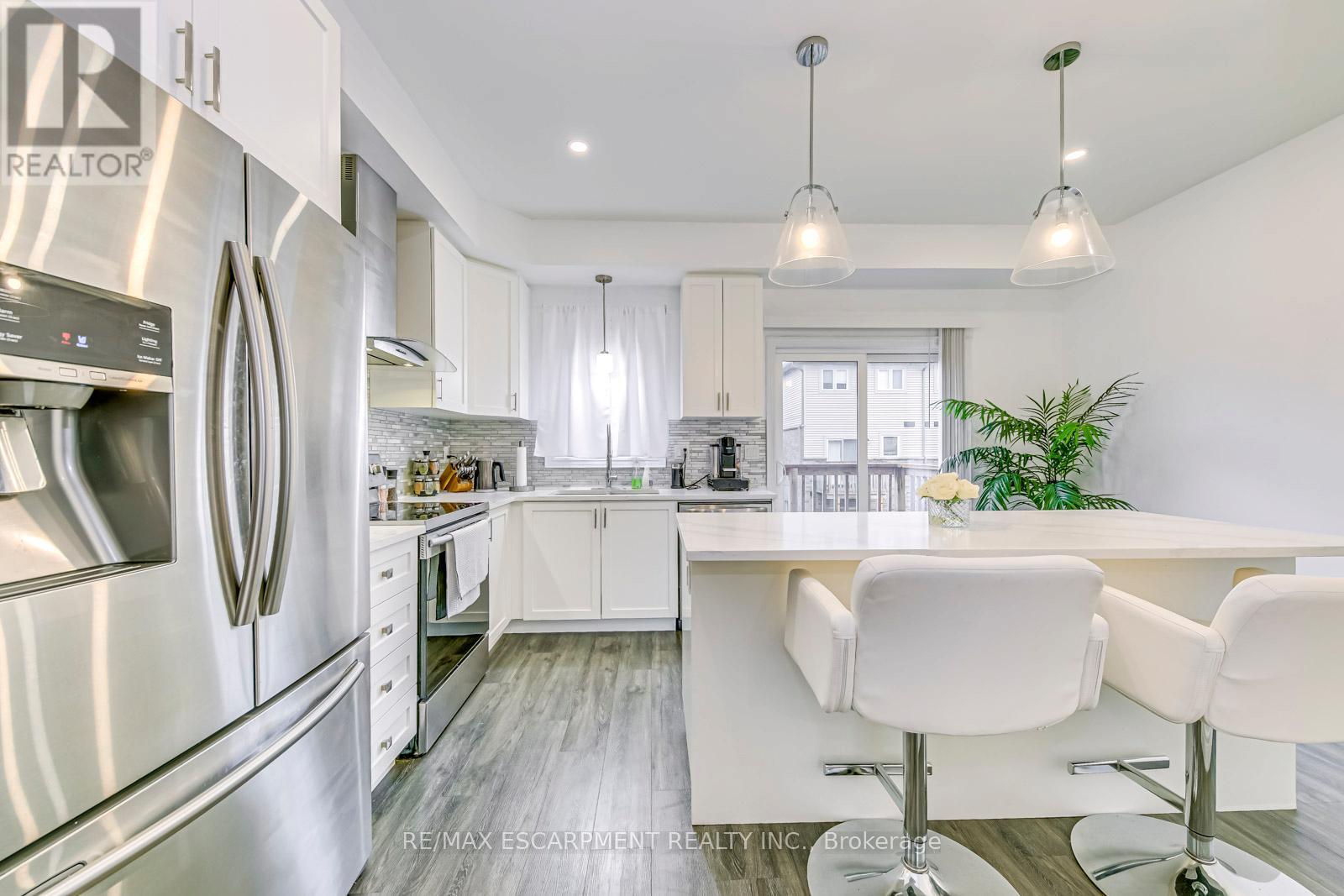 28 Barley Lane, Hamilton (Ancaster), Ontario  L9G 3K9 - Photo 9 - X12875884