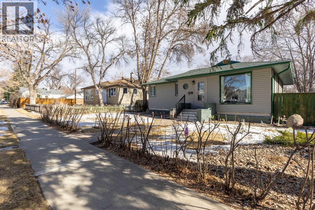 819 8 Street S, Lethbridge, Alberta  T1J 2K6 - Photo 3 - A2286989