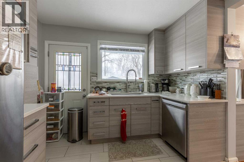 819 8 Street S, Lethbridge, Alberta  T1J 2K6 - Photo 5 - A2286989