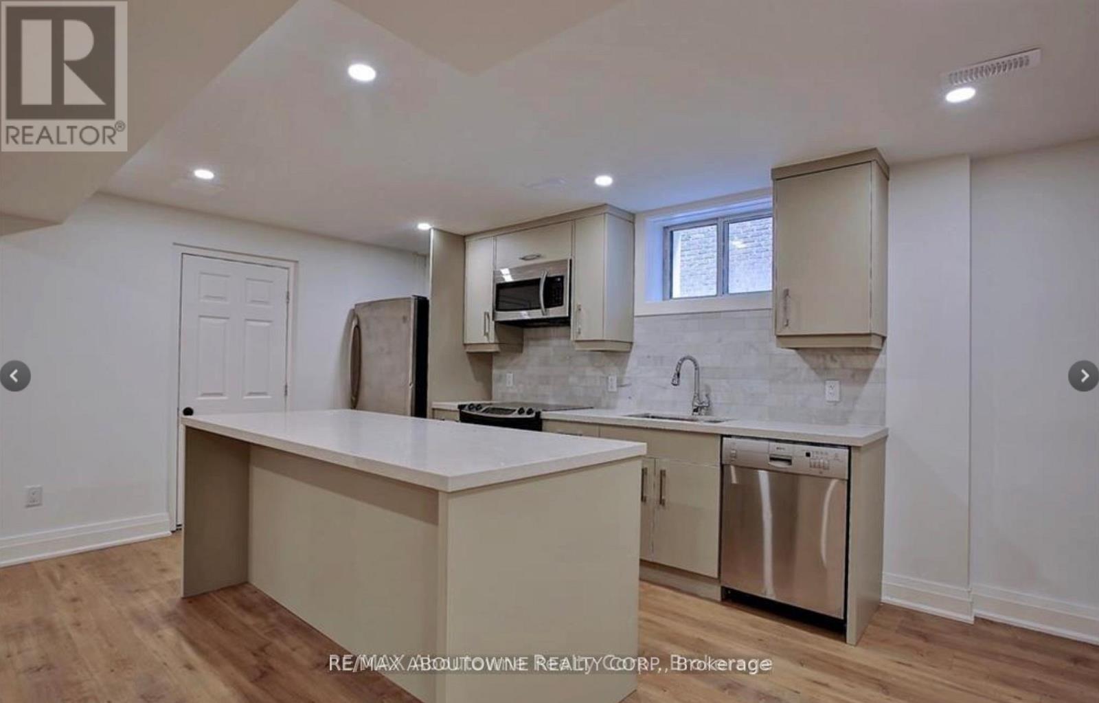 Lower - 136 Westside Drive, Oakville (Co Central), Ontario  L6K 1P3 - Photo 5 - W12851024