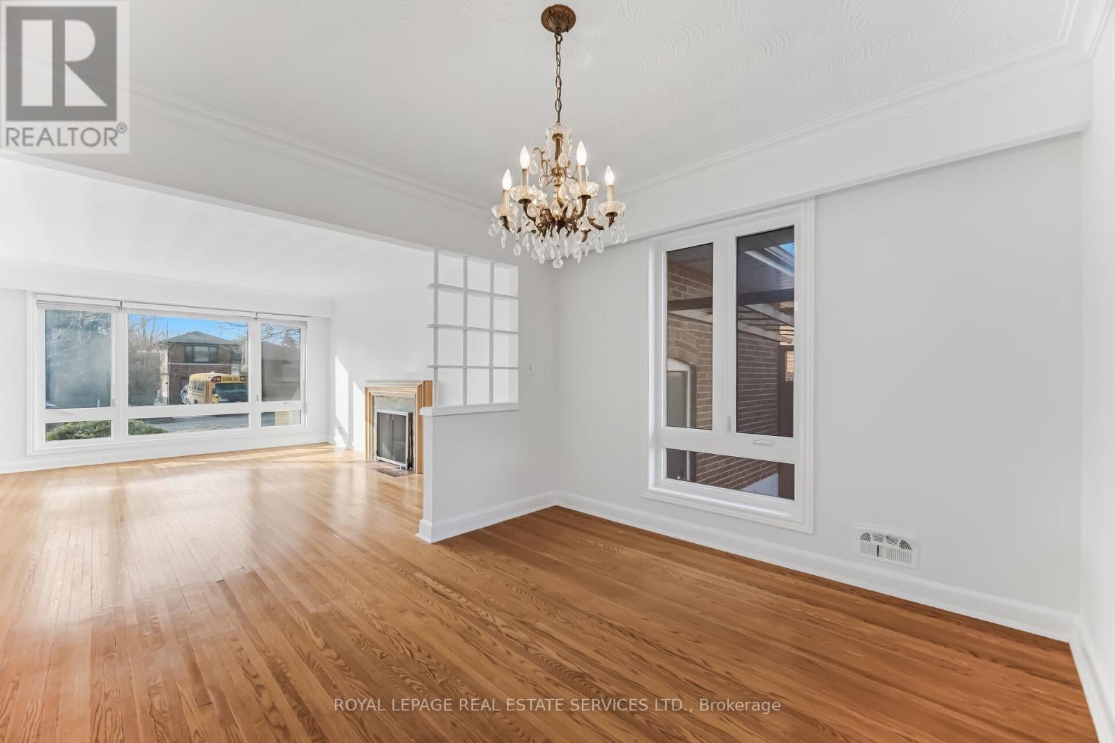 46 Cardigan Road, Toronto (Stonegate-Queensway), Ontario  M8Z 2W2 - Photo 11 - W12873298