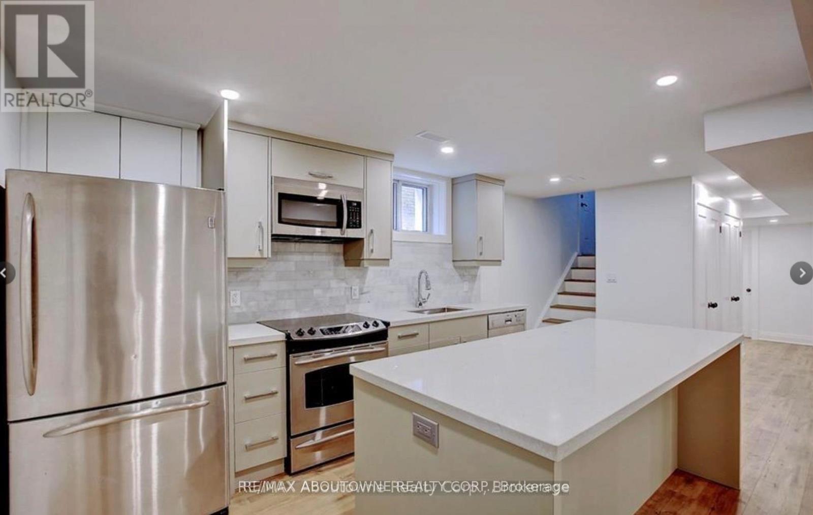 Lower - 136 Westside Drive, Oakville (Co Central), Ontario  L6K 1P3 - Photo 4 - W12851024