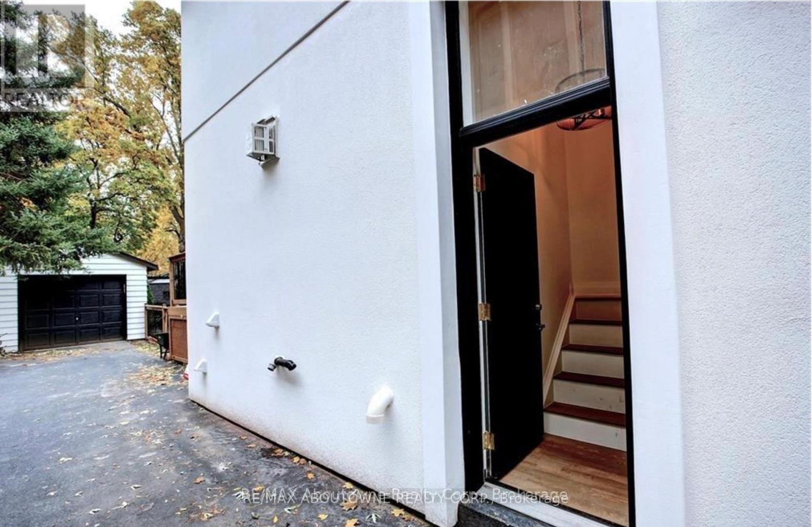 Lower - 136 Westside Drive, Oakville (Co Central), Ontario  L6K 1P3 - Photo 2 - W12851024