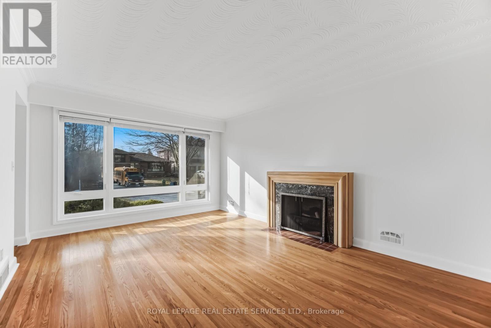 46 Cardigan Road, Toronto (Stonegate-Queensway), Ontario  M8Z 2W2 - Photo 10 - W12873298