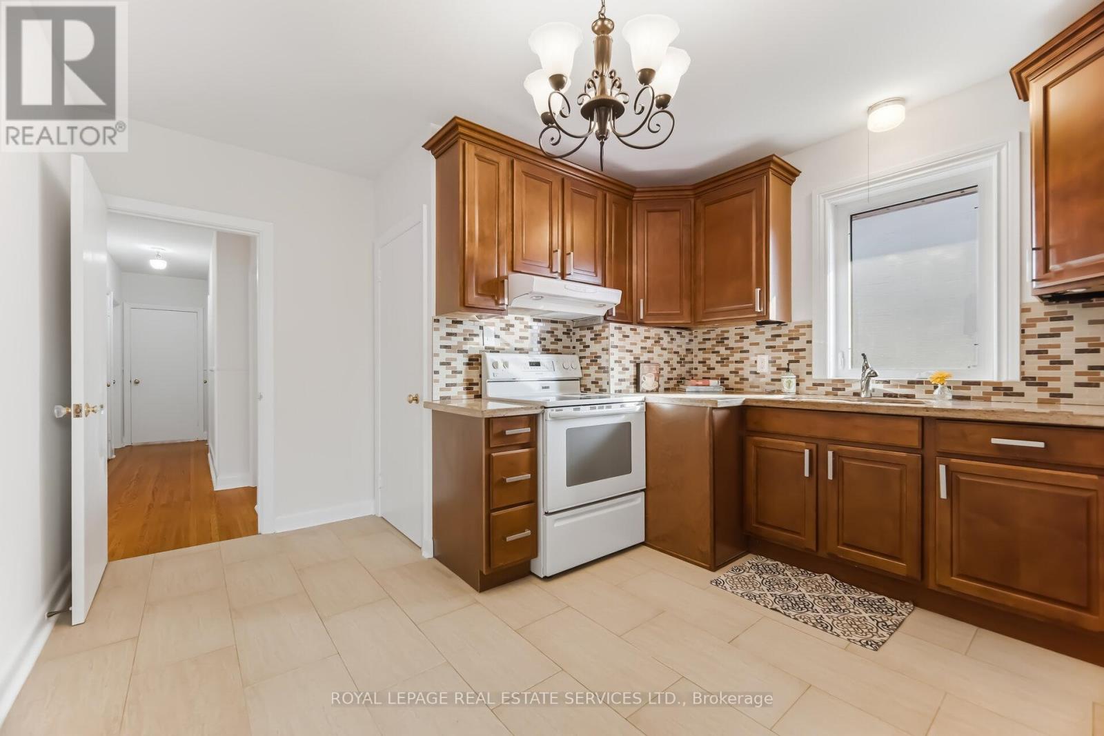 46 Cardigan Road, Toronto (Stonegate-Queensway), Ontario  M8Z 2W2 - Photo 17 - W12873298