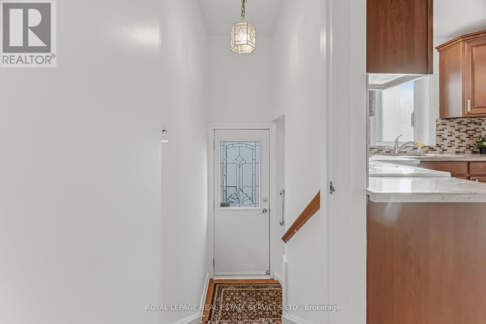 46 Cardigan Road, Toronto (Stonegate-Queensway), Ontario  M8Z 2W2 - Photo 29 - W12873298