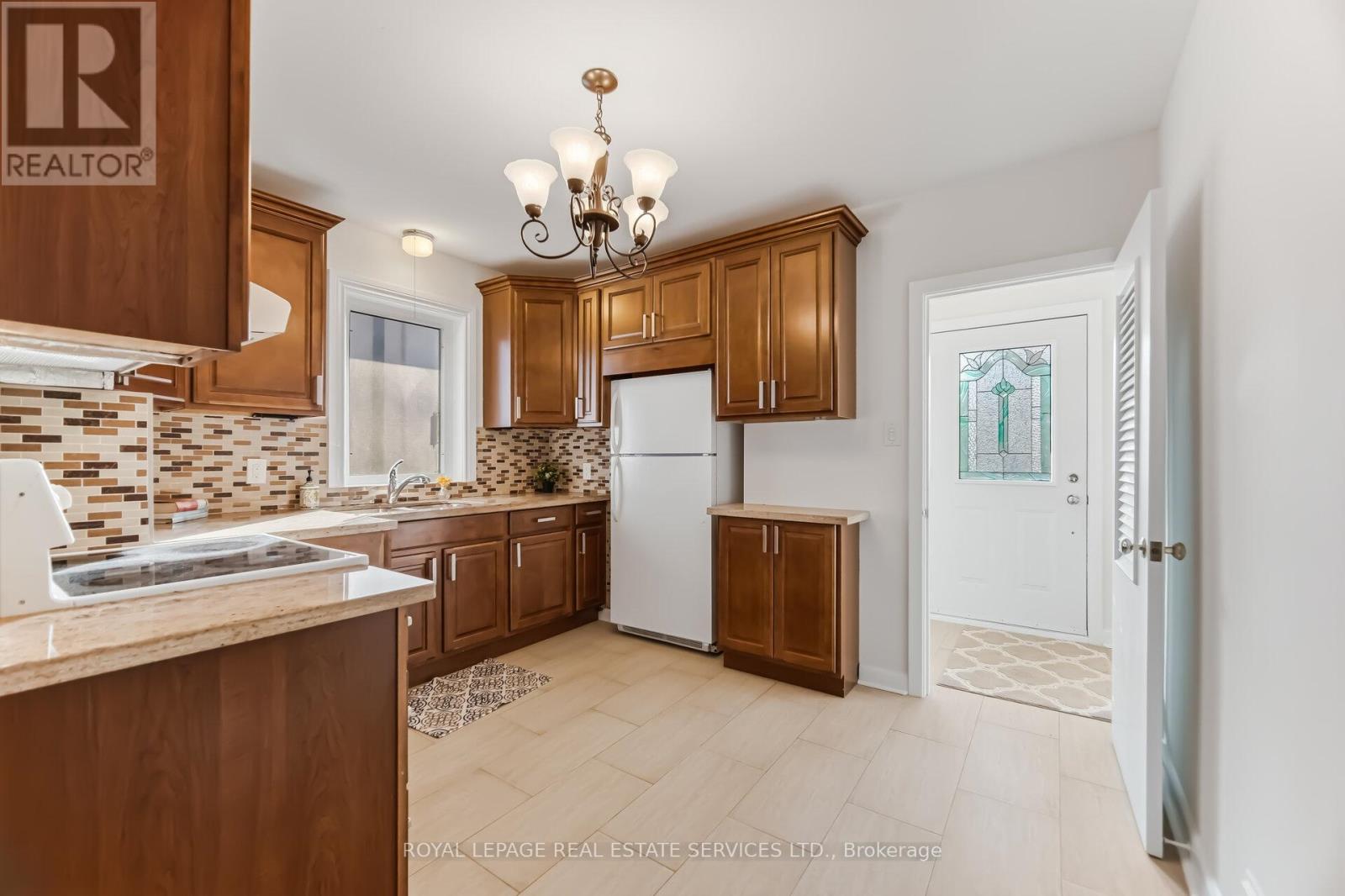 46 Cardigan Road, Toronto (Stonegate-Queensway), Ontario  M8Z 2W2 - Photo 15 - W12873298