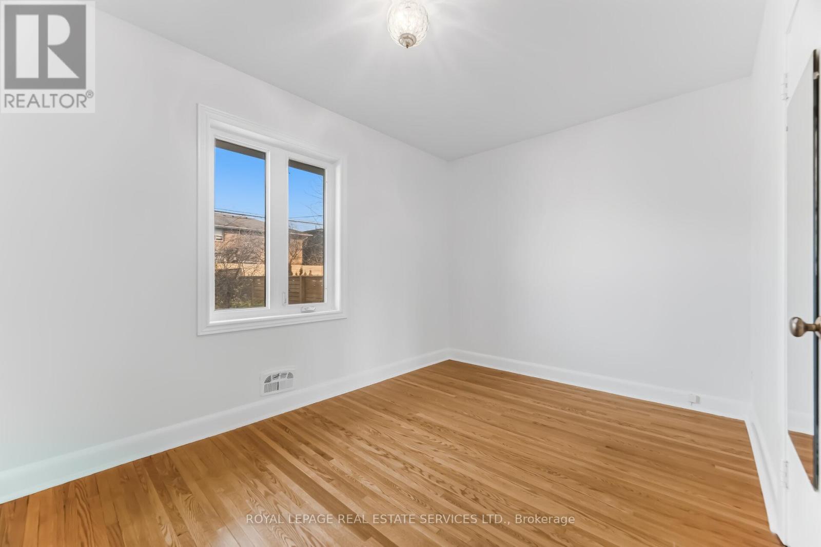 46 Cardigan Road, Toronto (Stonegate-Queensway), Ontario  M8Z 2W2 - Photo 22 - W12873298