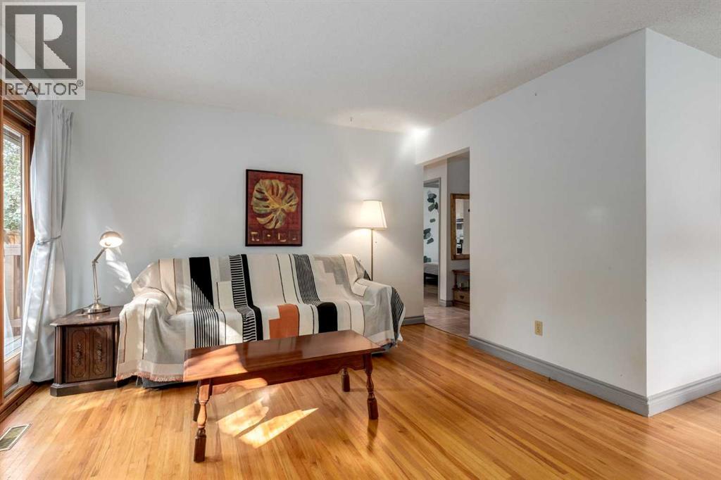 7103 Hunterwood Road Nw, Calgary, Alberta  T2K 4J5 - Photo 7 - A2275637