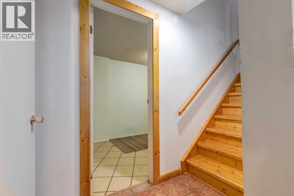 7103 Hunterwood Road Nw, Calgary, Alberta  T2K 4J5 - Photo 24 - A2275637