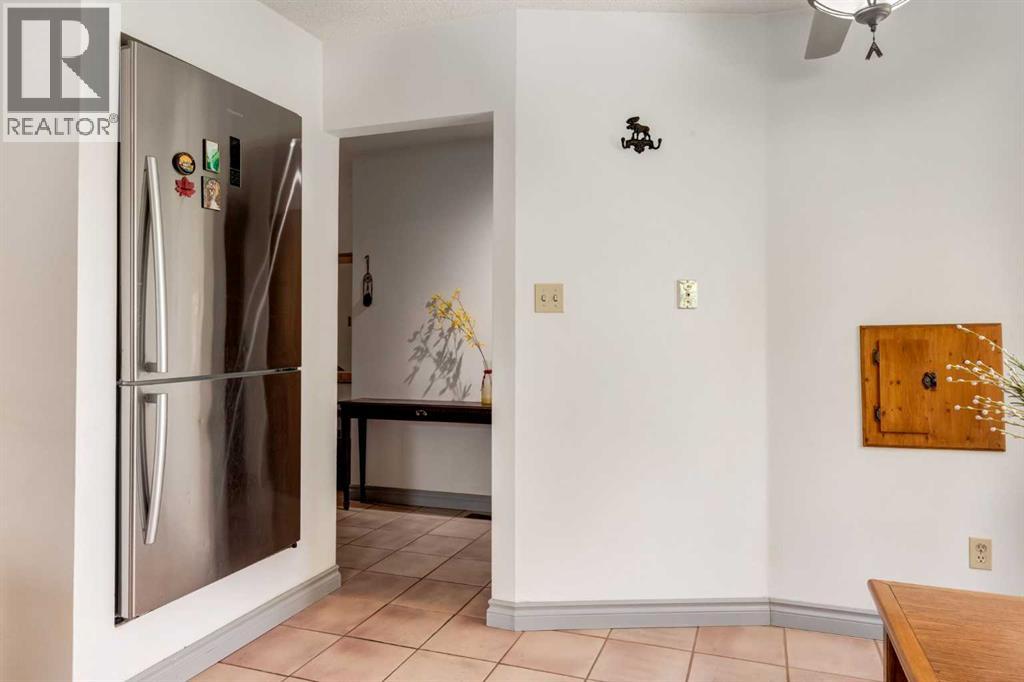 7103 Hunterwood Road Nw, Calgary, Alberta  T2K 4J5 - Photo 10 - A2275637