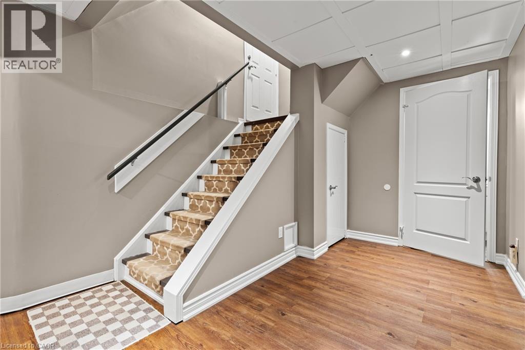 10 Pinecreek Road, Waterdown, Ontario  L8B 0H1 - Photo 34 - 40811209