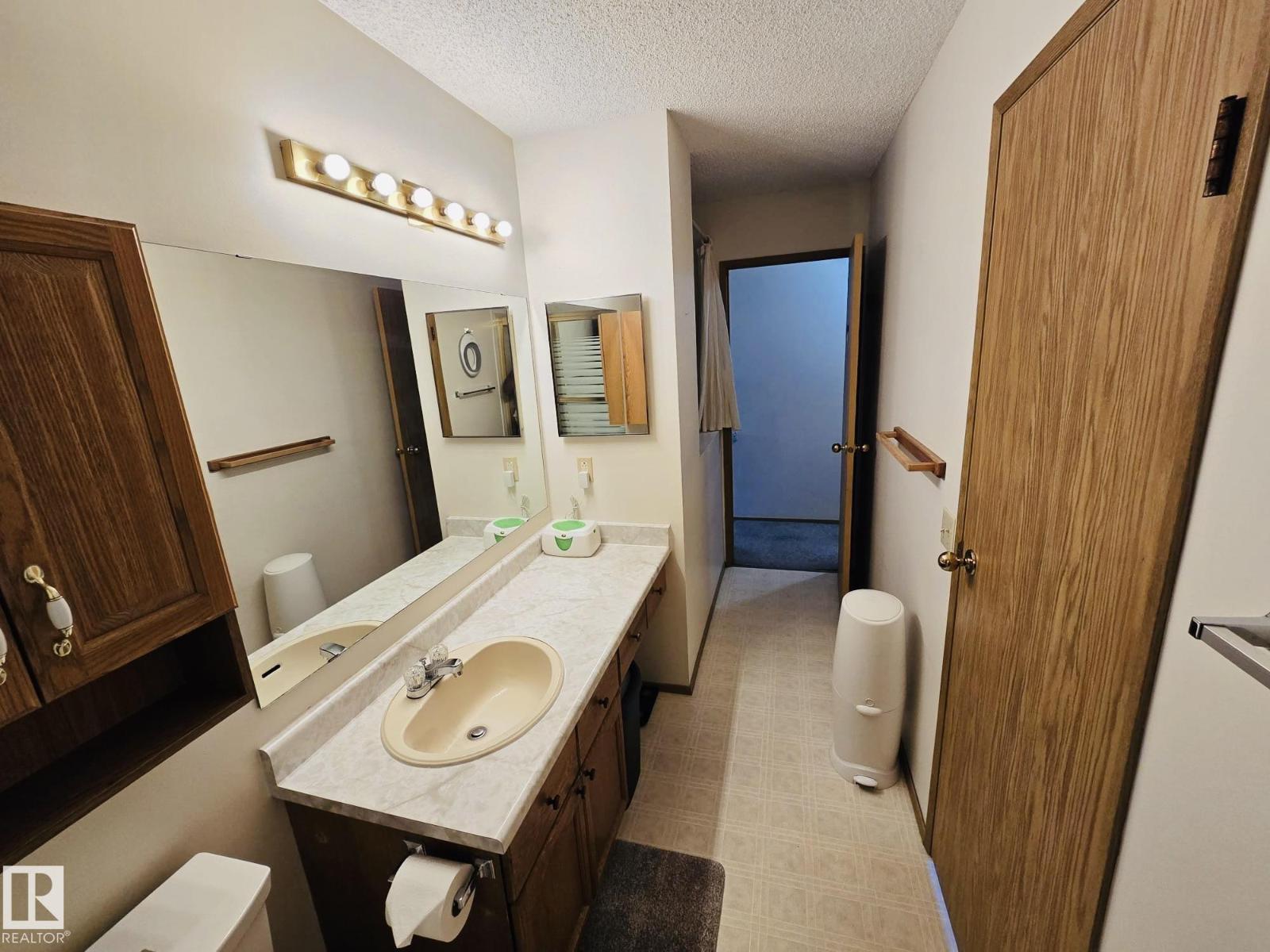 4513 10 Av Nw Nw, Edmonton, Alberta  T6L 4S2 - Photo 18 - E4477026