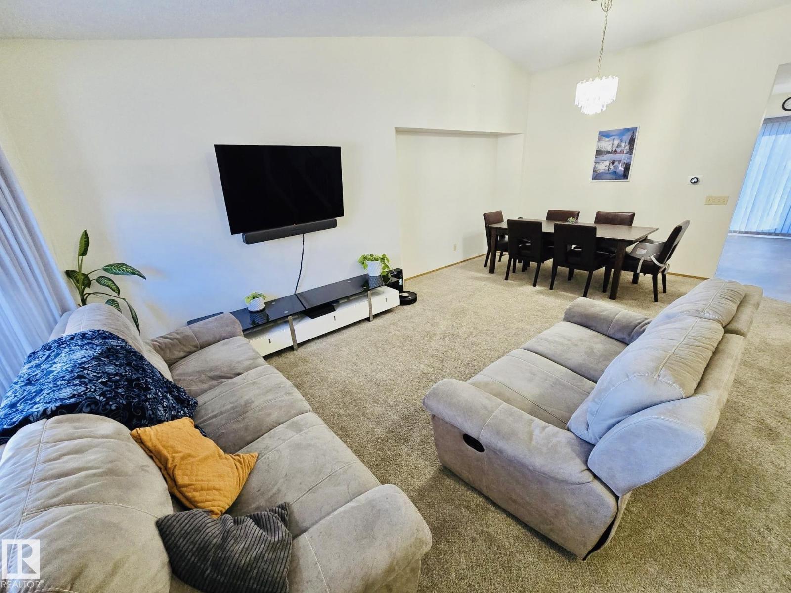 4513 10 Av Nw Nw, Edmonton, Alberta  T6L 4S2 - Photo 5 - E4477026