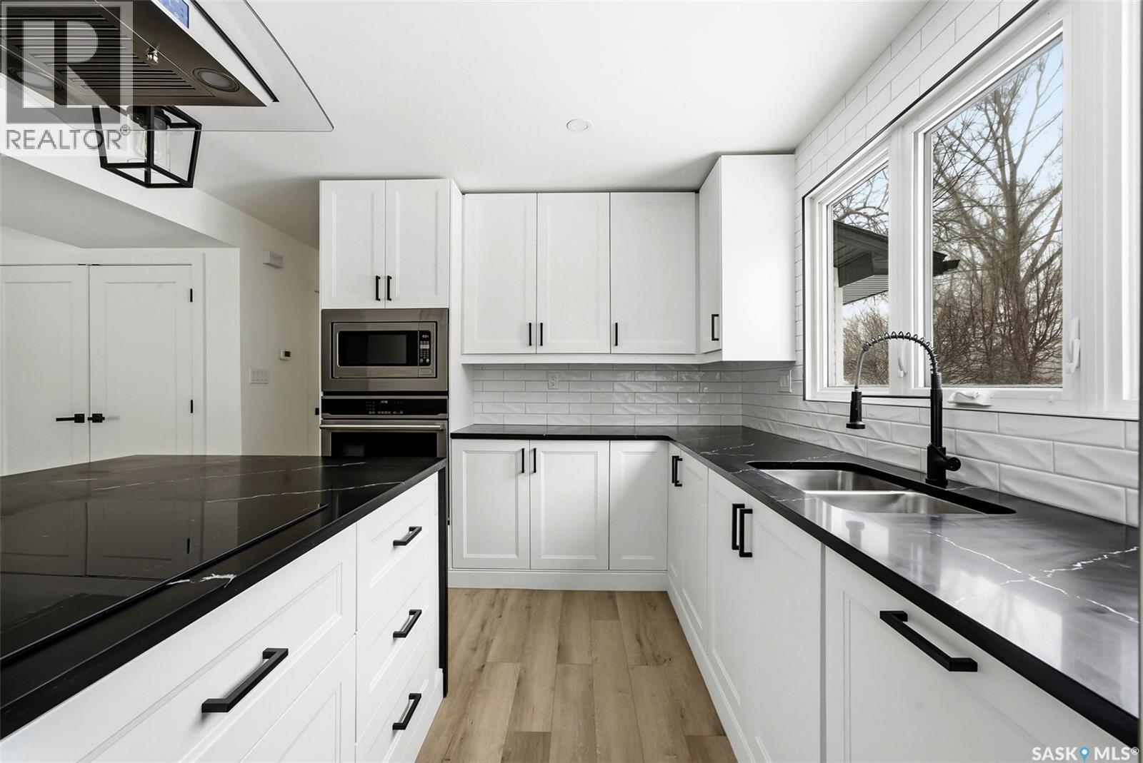 8 Thatcher Road, Regina, Saskatchewan  S4S 6E9 - Photo 9 - SK030257