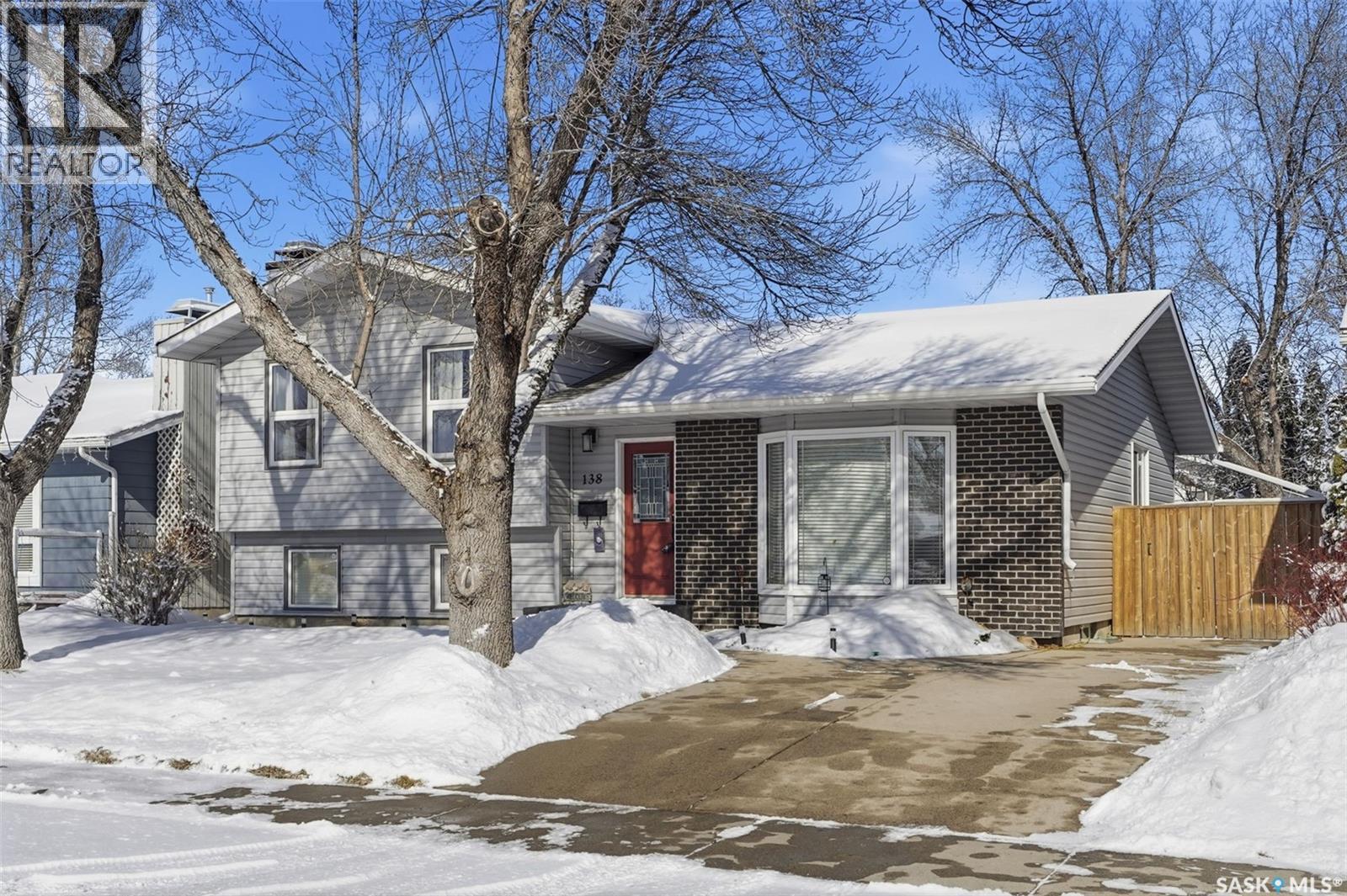 138 Quill Crescent, Saskatoon, Saskatchewan  S7K 4T9 - Photo 2 - SK030231