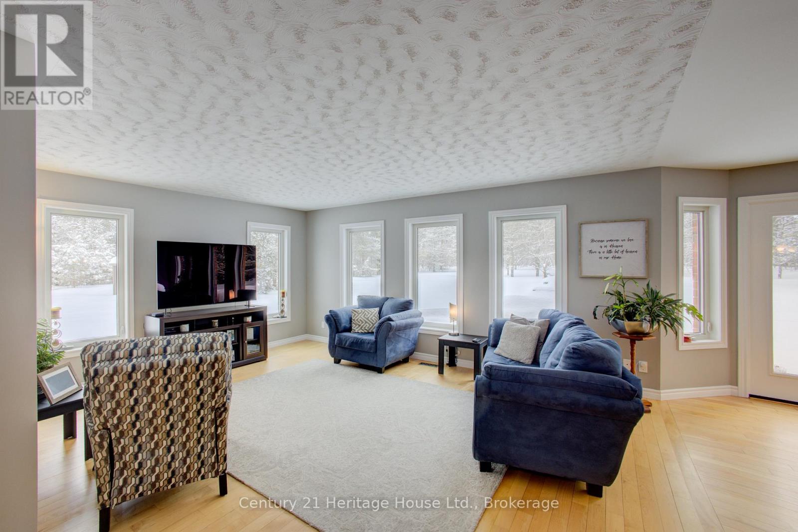 323237 Durham Road E, West Grey, Ontario  N0G 1R0 - Photo 11 - X12827990