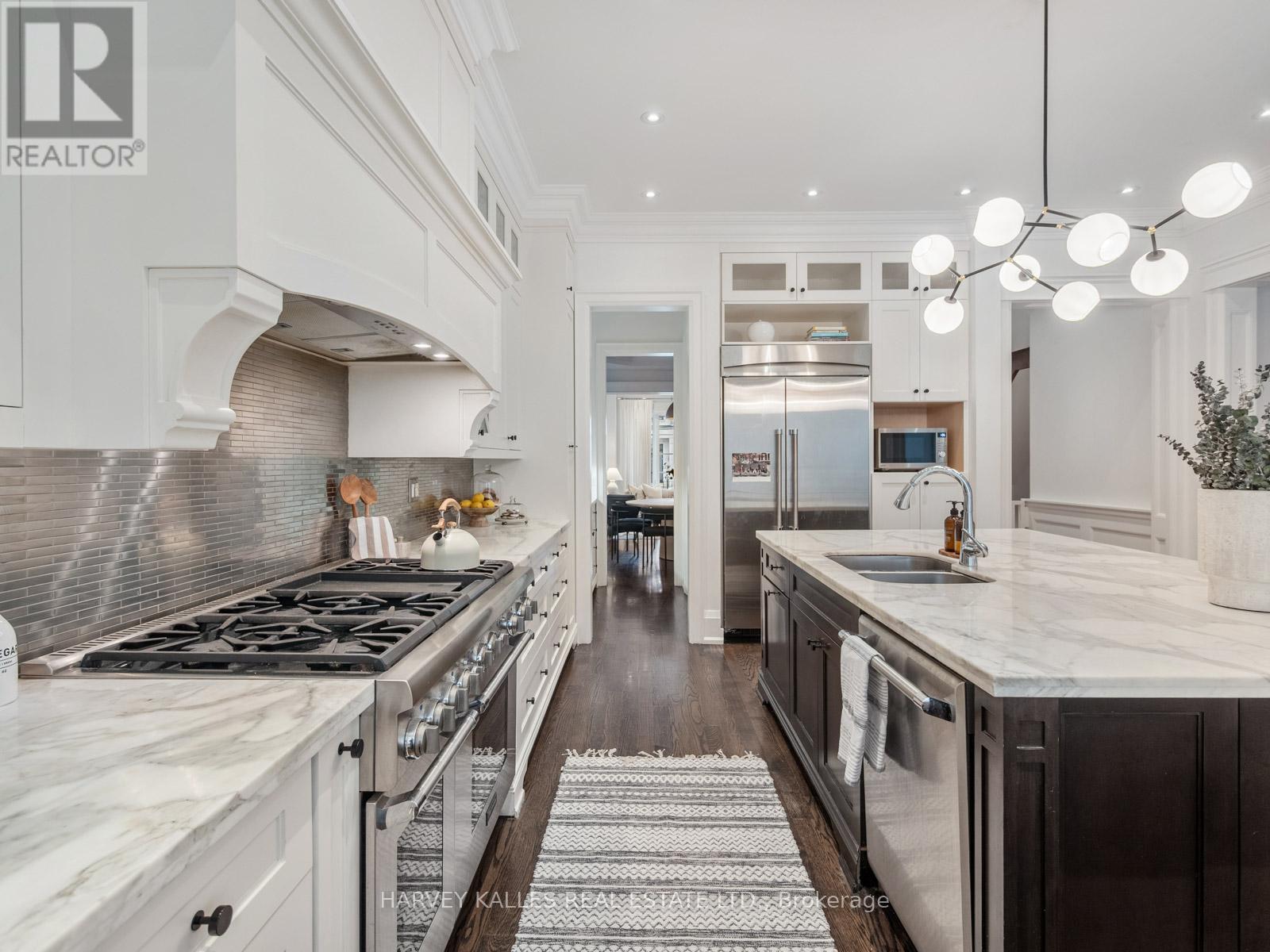 190 Carmichael Avenue, Toronto (Bedford Park-Nortown), Ontario  M5M 2X3 - Photo 10 - C12861012