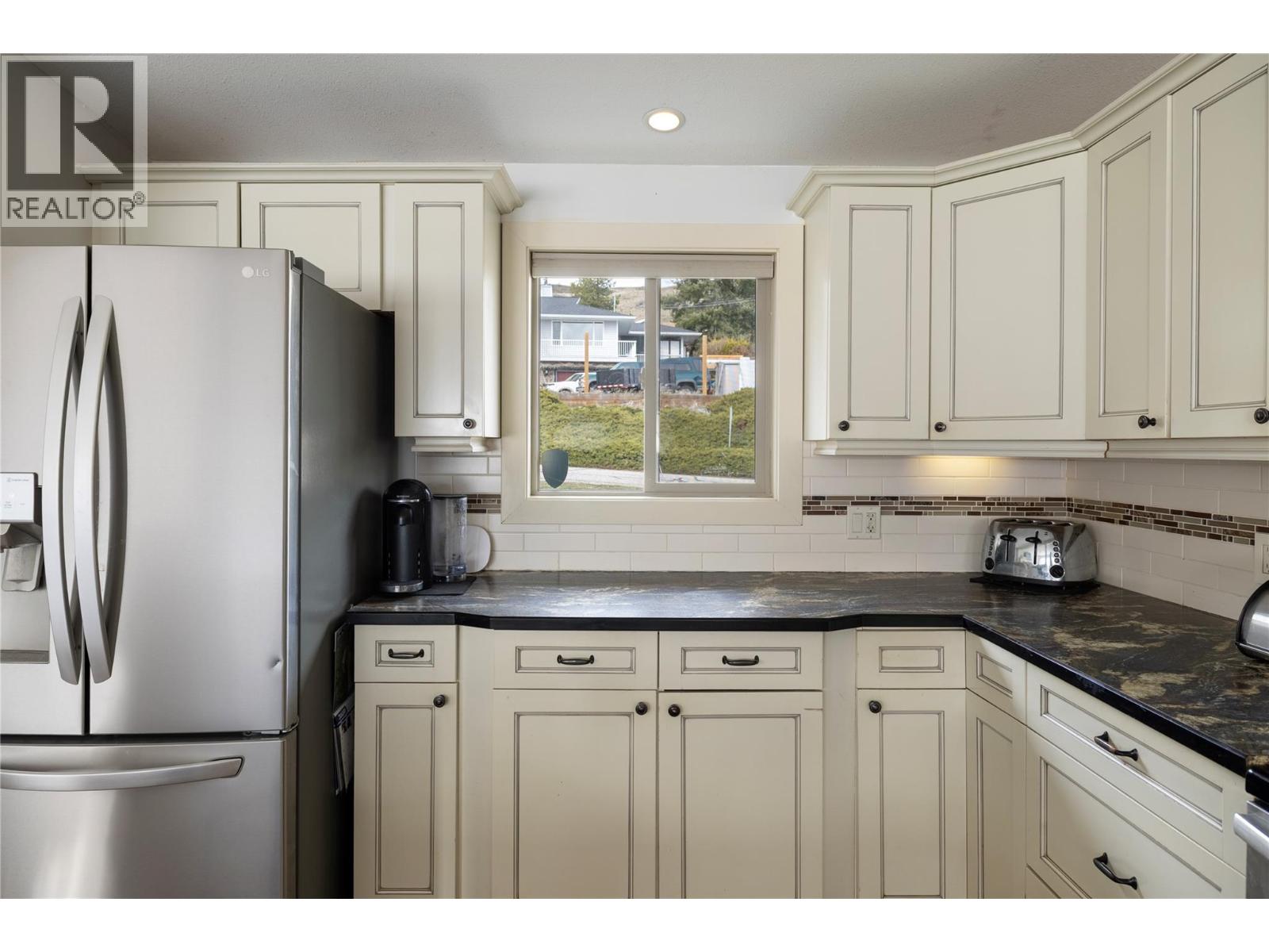 8705 Kalview Drive, Coldstream, British Columbia  V1B 1X2 - Photo 18 - 10378523