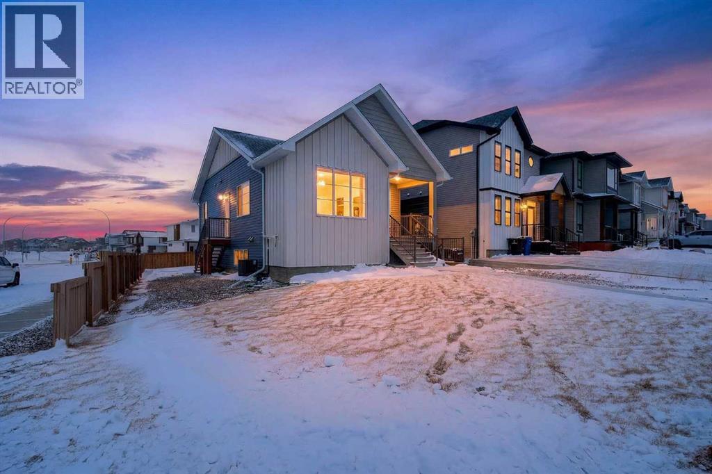 1103 Coalbrook Place W, Lethbridge, Alberta