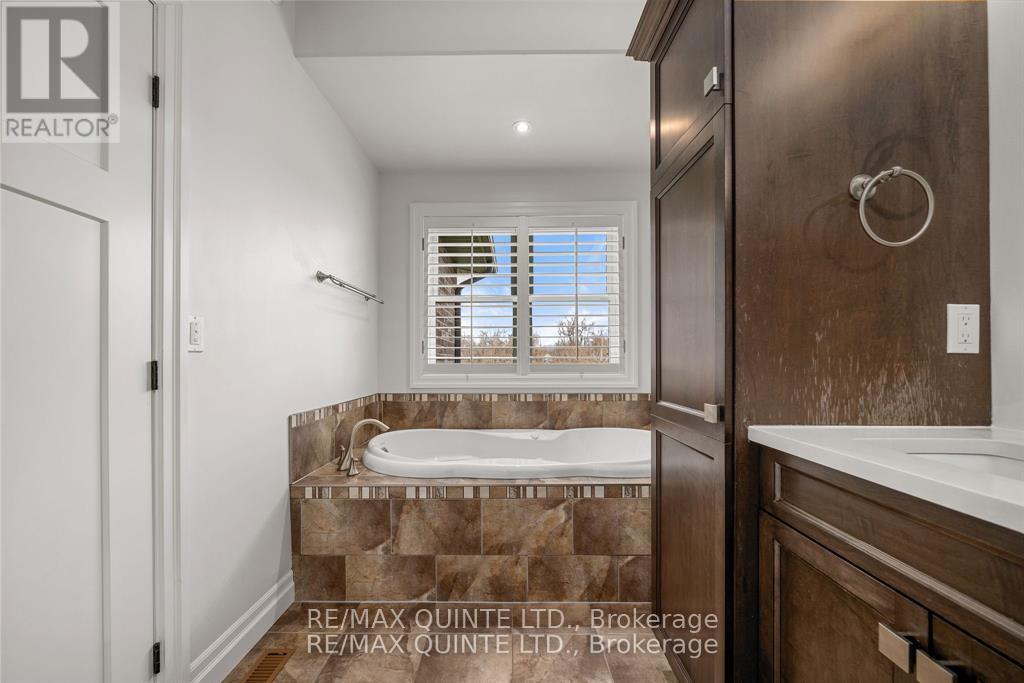 54 Settlers Landing Drive, Quinte West, Ontario  K8R 0A9 - Photo 27 - X12876258