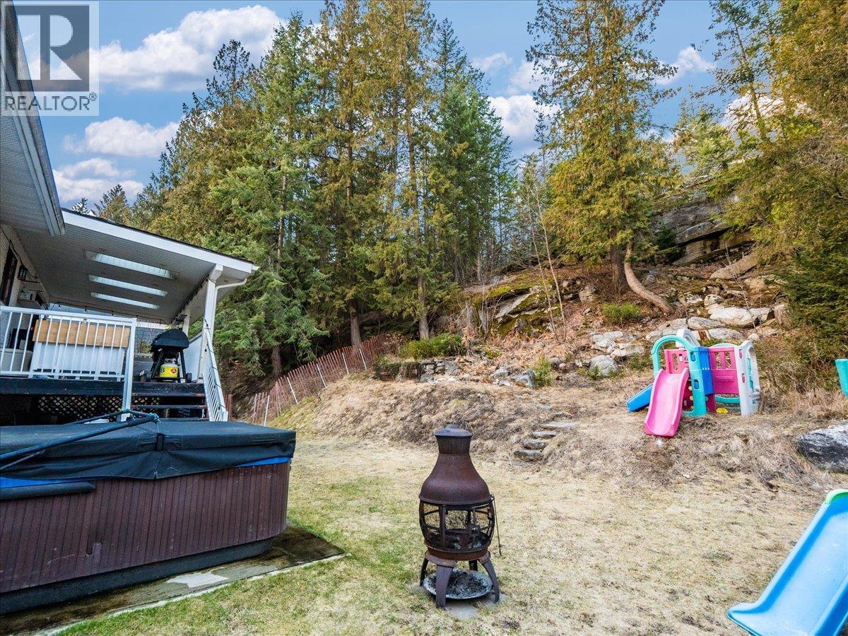 1441 Meadowbrook Drive, Castlegar, British Columbia  V1L 3L9 - Photo 28 - 10379115