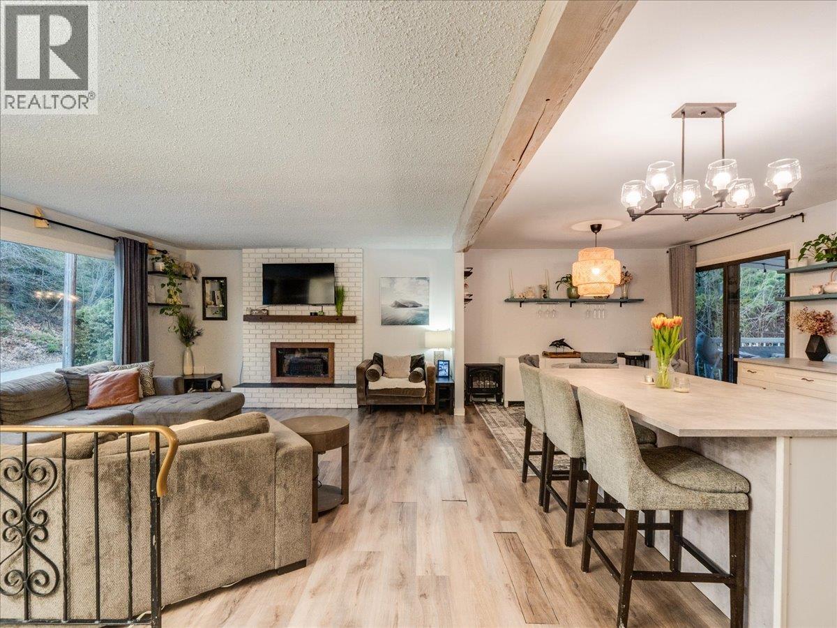 1441 Meadowbrook Drive, Castlegar, British Columbia  V1L 3L9 - Photo 7 - 10379115