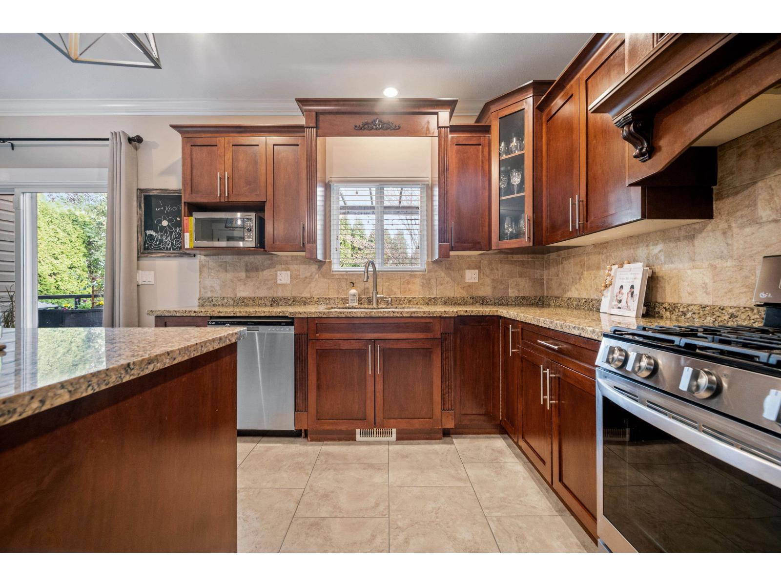 21027 83a Avenue, Langley, British Columbia  V2Y 0C1 - Photo 10 - R3097436