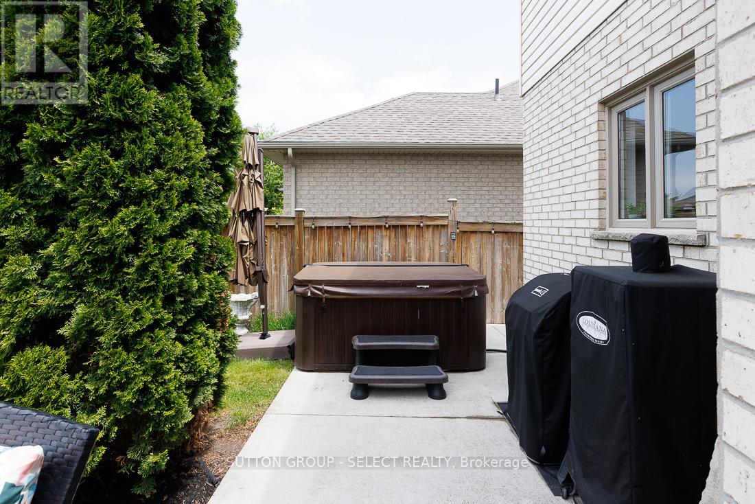 382 Plane Tree Drive, London North (North R), Ontario  N6G 5J4 - Photo 47 - X12876052