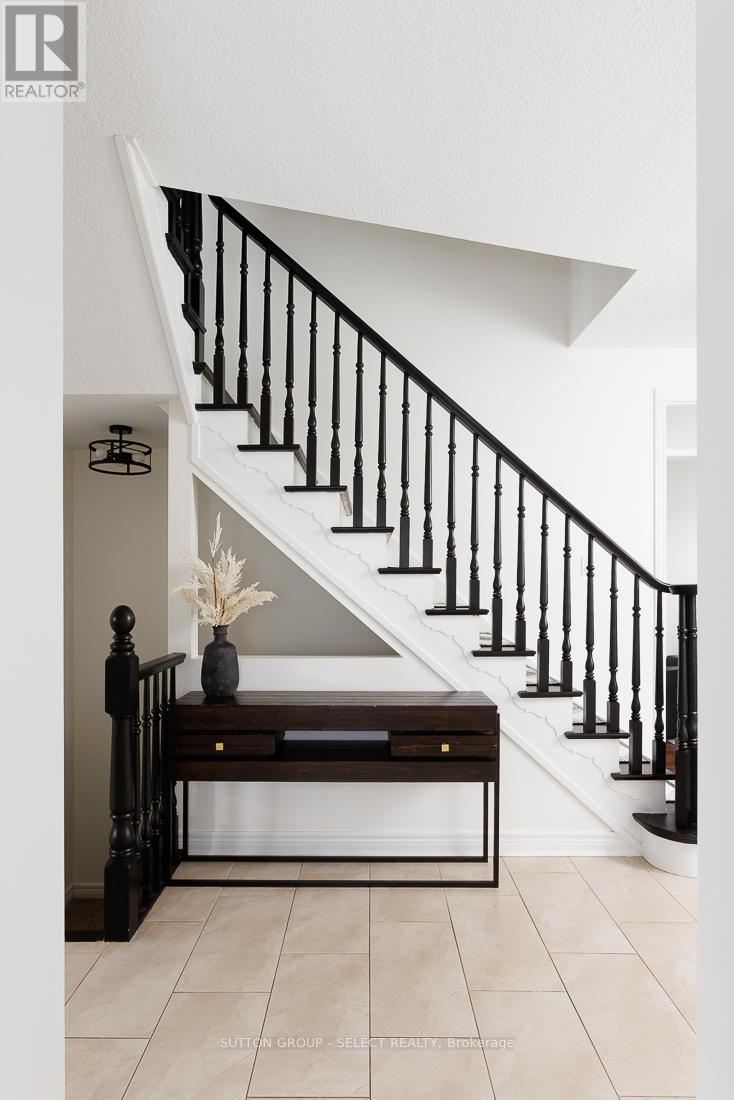 382 Plane Tree Drive, London North (North R), Ontario  N6G 5J4 - Photo 8 - X12876052