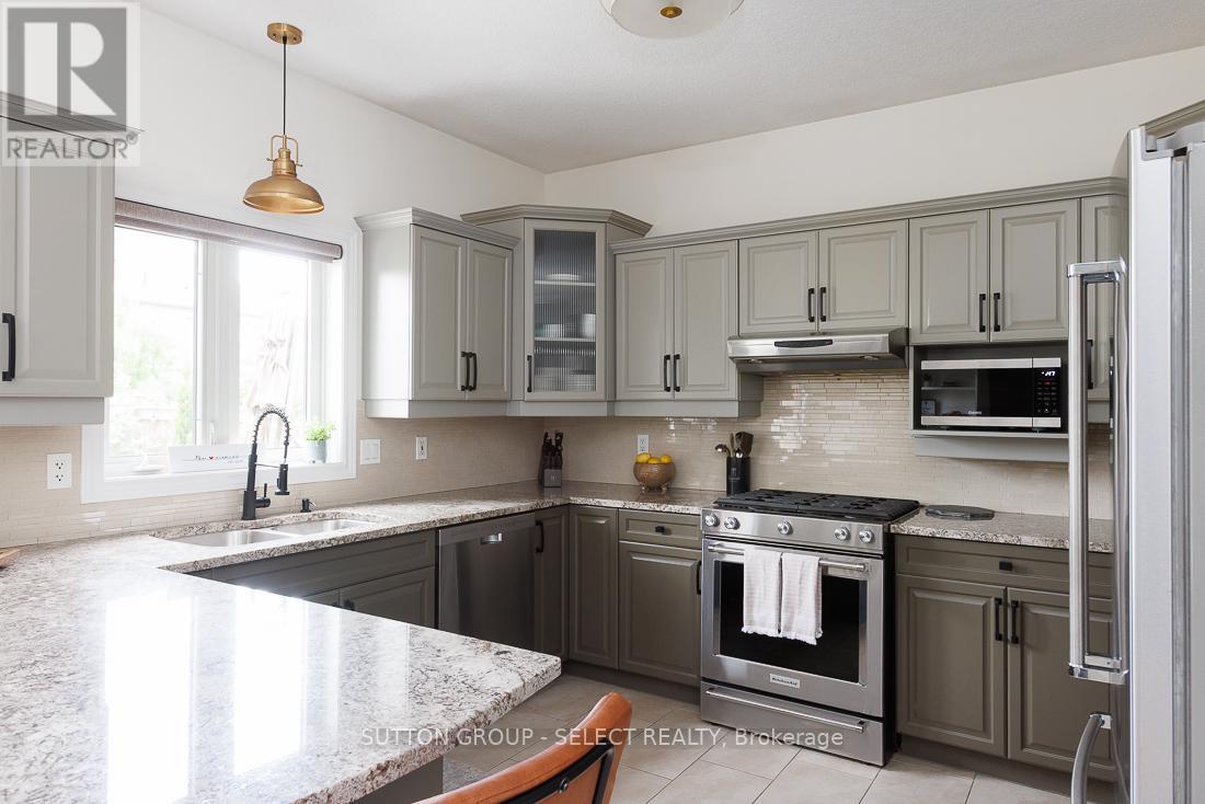 382 Plane Tree Drive, London North (North R), Ontario  N6G 5J4 - Photo 9 - X12876052