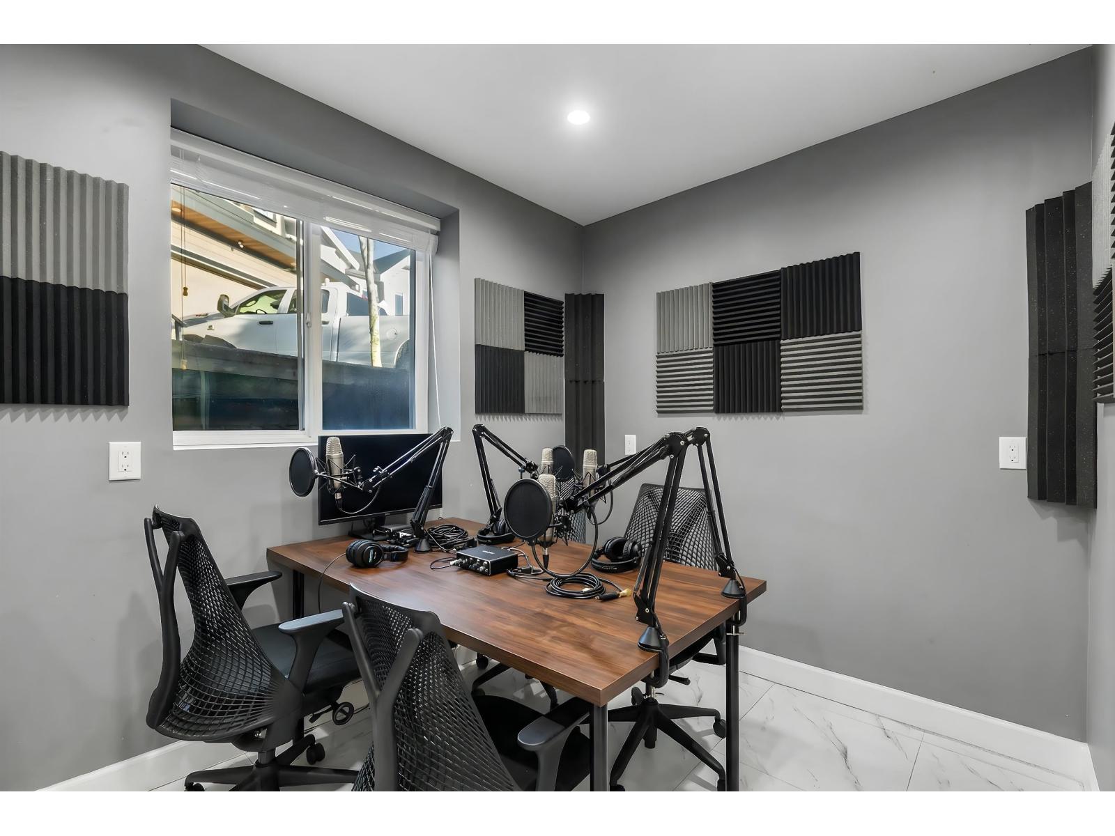 19685 71b Avenue, Langley, British Columbia  V2Y 3A4 - Photo 19 - R3098652