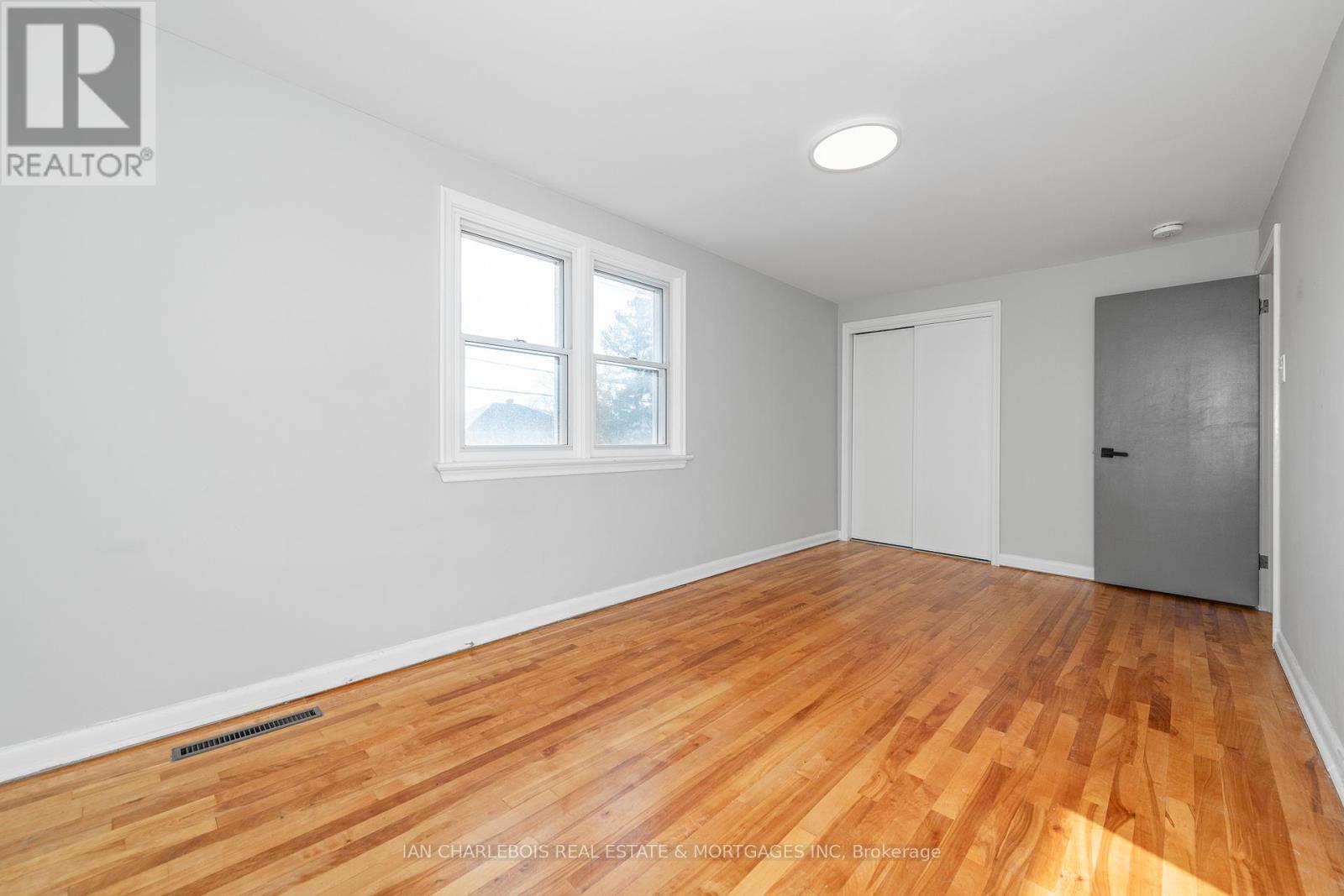 A - 810 Smyth Road, Ottawa, Ontario  K1G 1P3 - Photo 2 - X12875960