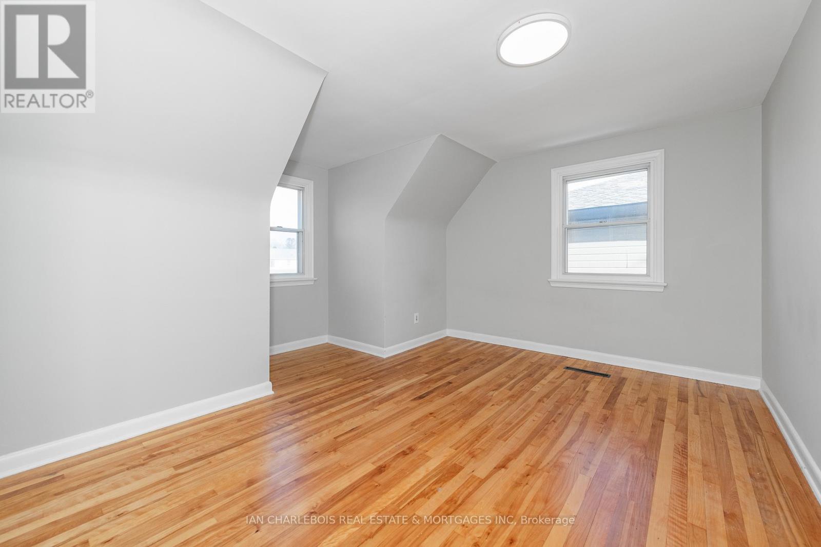 A - 810 Smyth Road, Ottawa, Ontario  K1G 1P3 - Photo 4 - X12875960