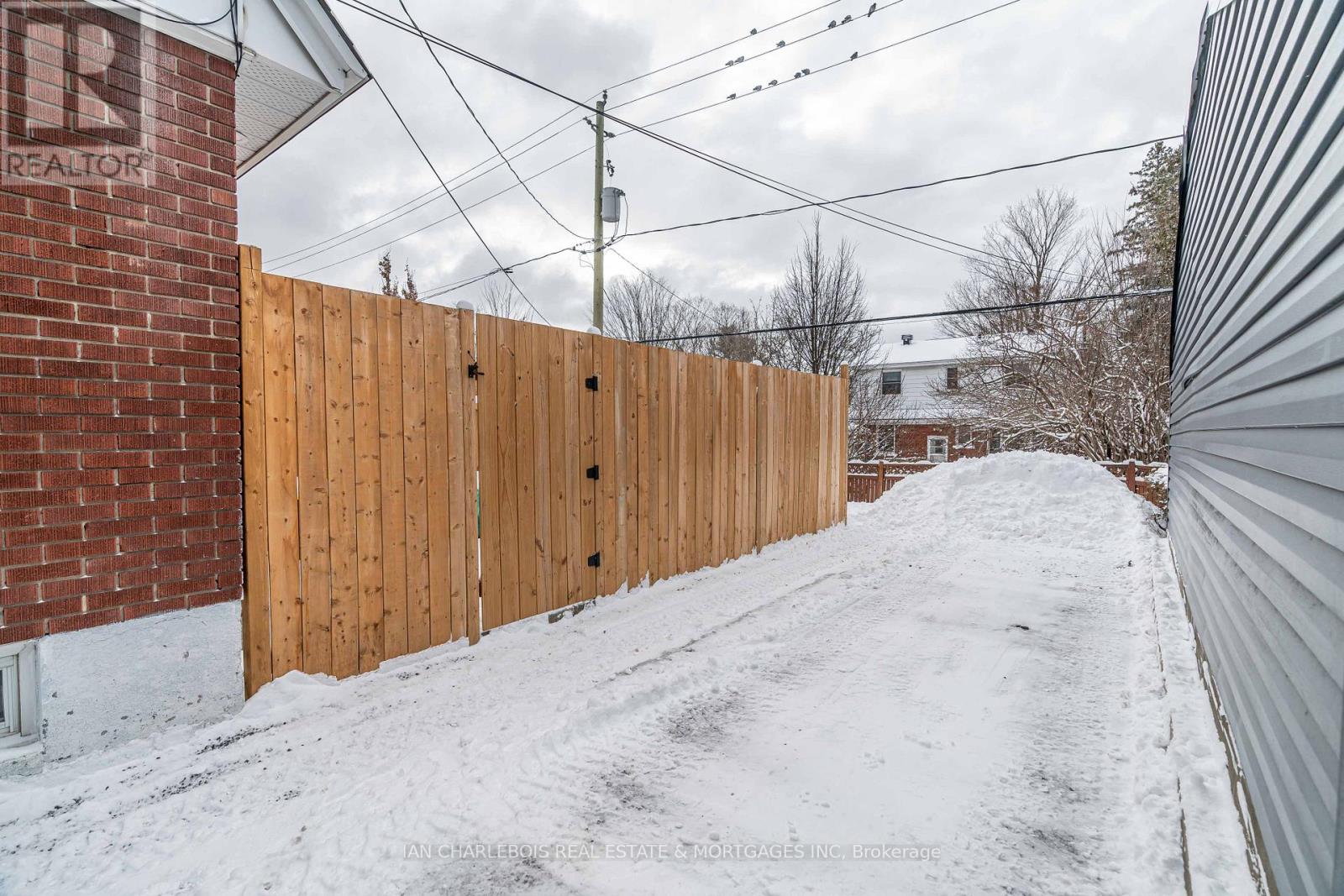 A - 810 Smyth Road, Ottawa, Ontario  K1G 1P3 - Photo 8 - X12875960