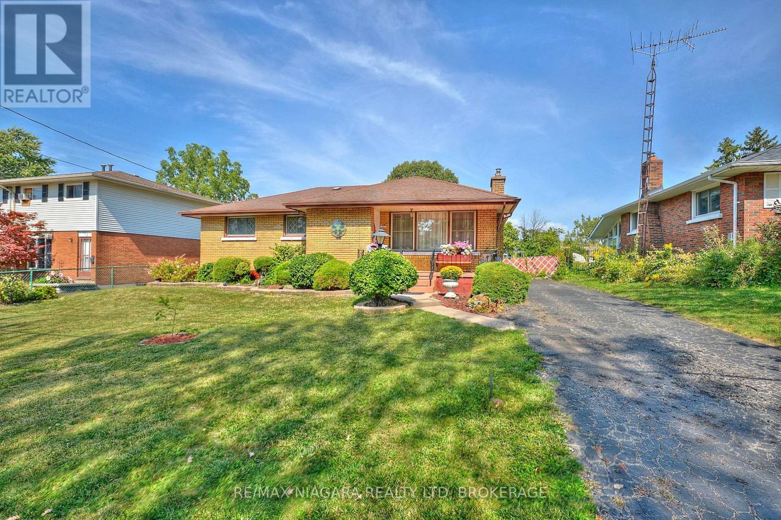 316 Bowen Road, Fort Erie, Ontario  L2A 2Y9 - Photo 2 - X12876032