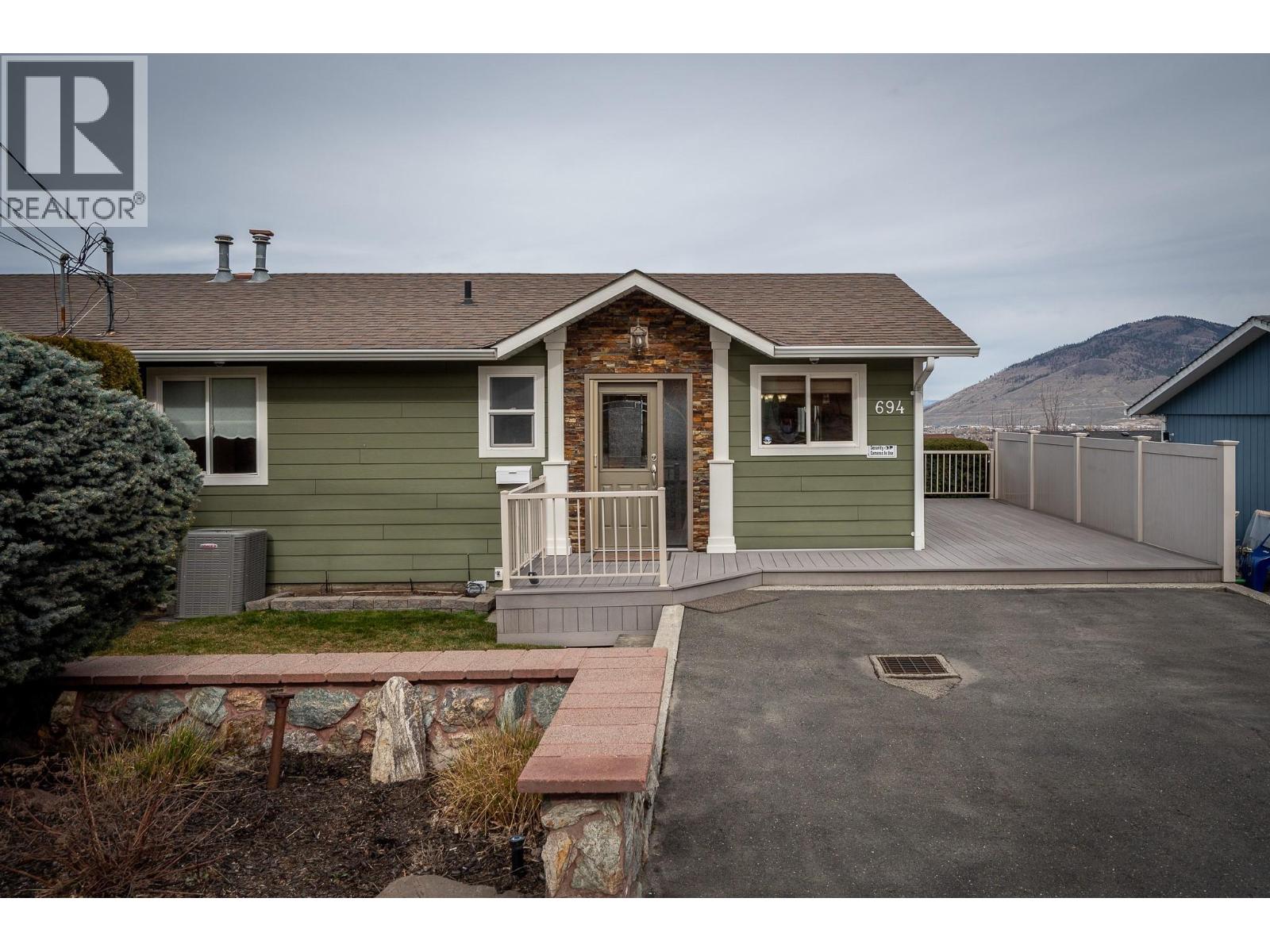 Kamloops Duplex for sale:  5 bedroom 1,696 sq.ft. (Listed 2026-04-14)